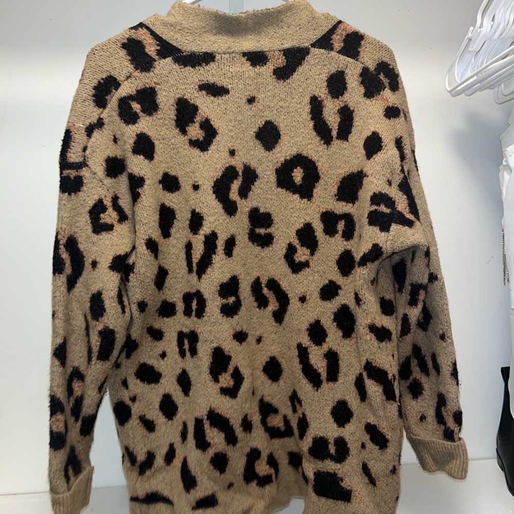 Chic Leopard Patterned Open Cardigan - Picture 2 of 3